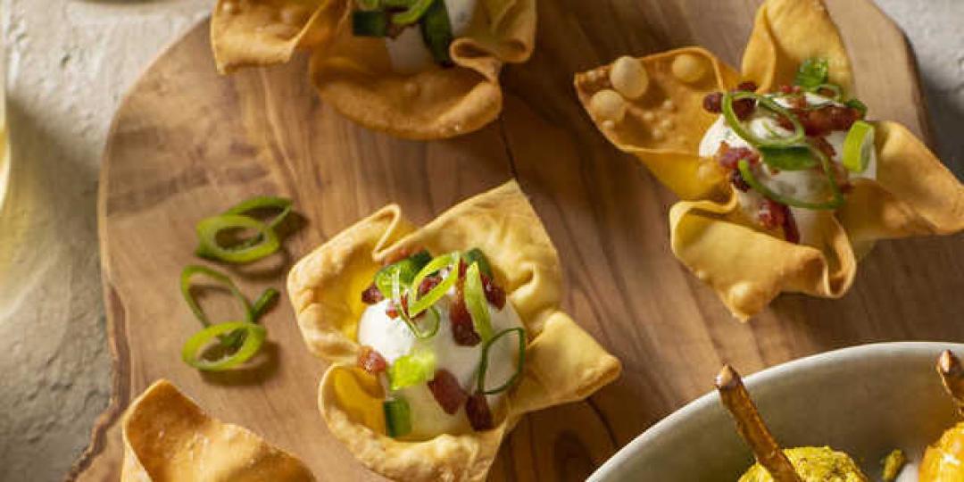 Wonton-bakjes met MonChou en spekjes