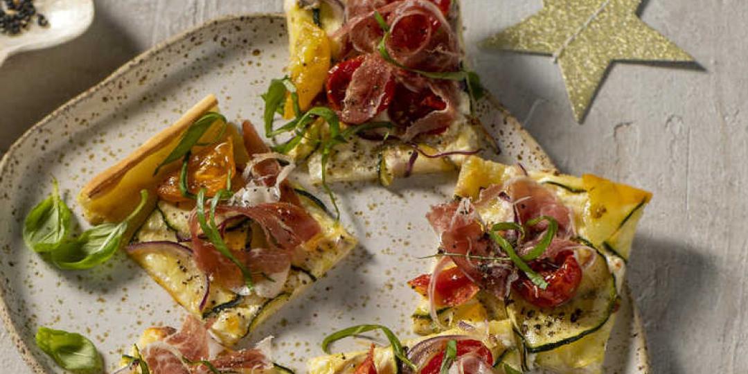 Flammkuchen met MonChou, courgette en parmaham