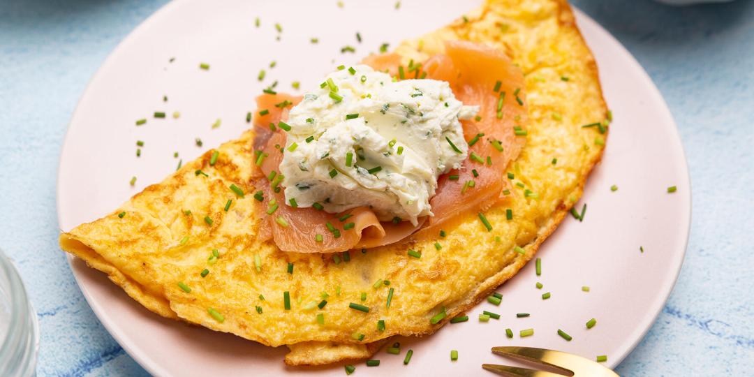 Omelet met gerookte zalm & bieslook roomkaas