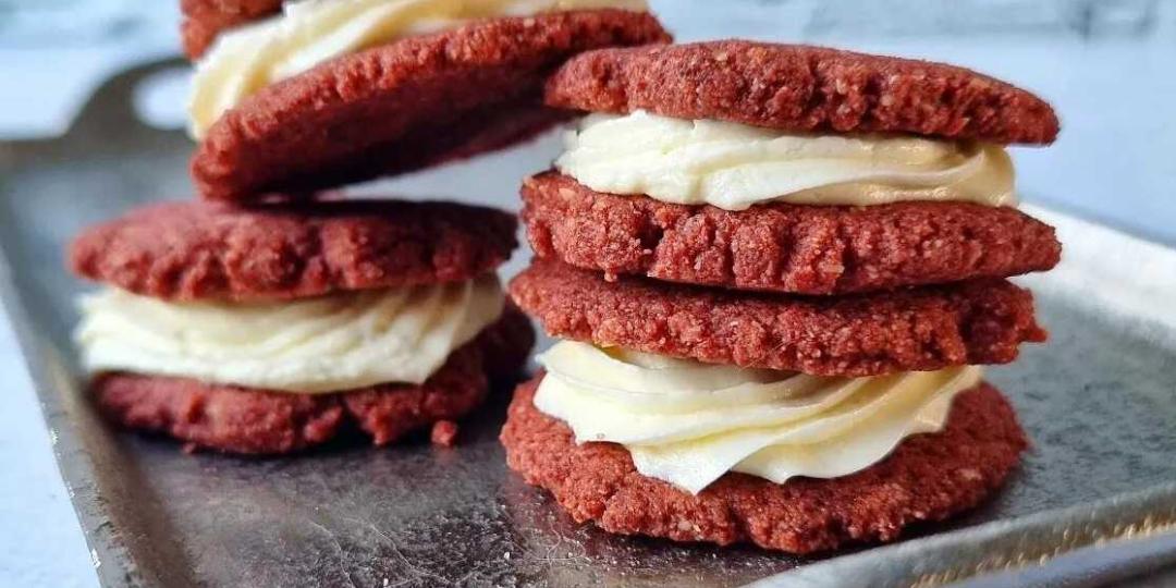 Koolhydraatarme red velvet MonChou vulling cookies