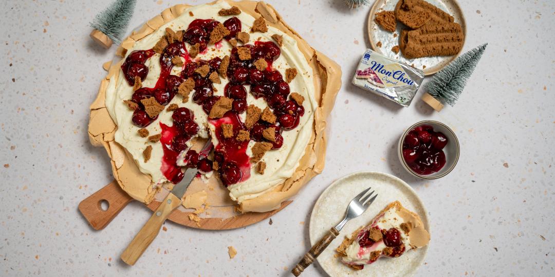 Pavlova MonChoutaart met kersen